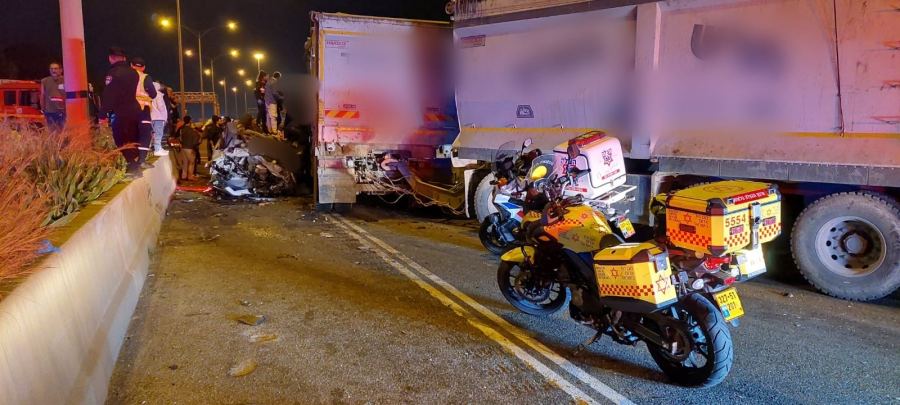 قتيل ومصابين بينهم 3 بحالة خطيرة في حادث طرق على مفرق ايال